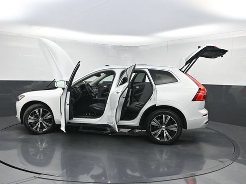 Used 2023 Volvo XC60 B5 Plus FWD image 34