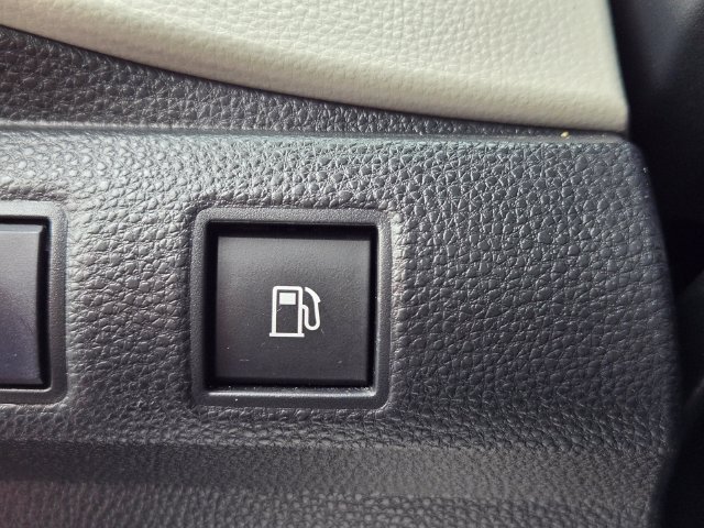 Used 2021 Toyota Corolla LE w/ Carpet Mat Package (TMS) FWD image 14