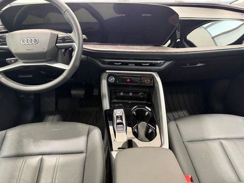 Certified 2025 Audi Q5 Premium w/ Convenience Package AWD/4WD image 9