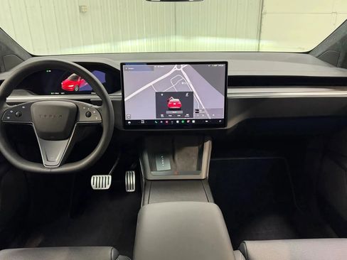 Used 2024 Tesla Model X Plaid image 13