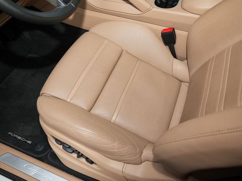 Certified 2022 Porsche Cayenne Coupe AWD/4WD image 21
