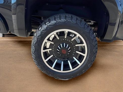 Used 2024 GMC Sierra 1500 AT4 w/ Technology Package image 10