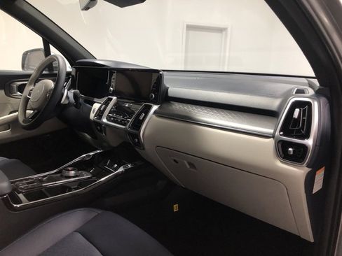 Used 2023 Kia Sorento SX Prestige image 14