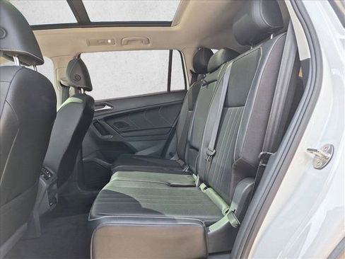 Used 2024 Volkswagen Tiguan SE AWD/4WD image 19