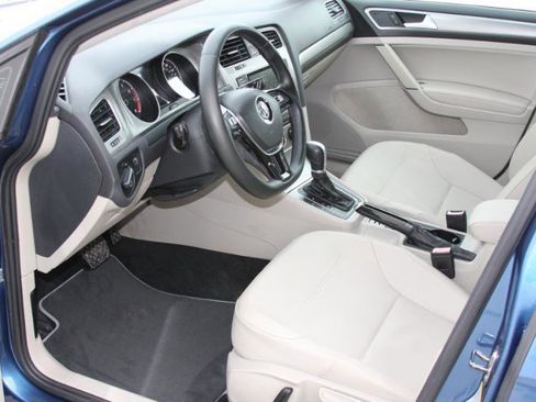 Used 2015 Volkswagen Golf S image 22