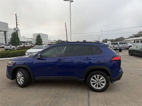 Used 2024 Toyota Corolla Cross LE image 8