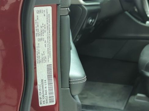 Used 2022 Jeep Grand Cherokee Laredo w/ Luxury Tech Group I image 29