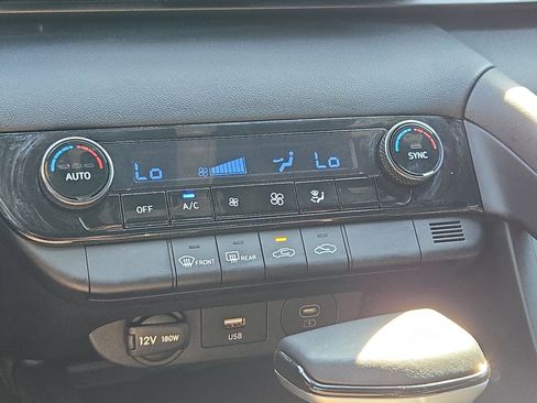 Used 2025 Hyundai Elantra Sport FWD image 25