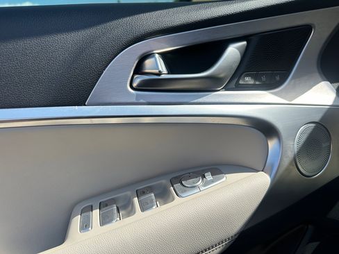 Used 2019 Genesis G70 2.0T Sport image 18