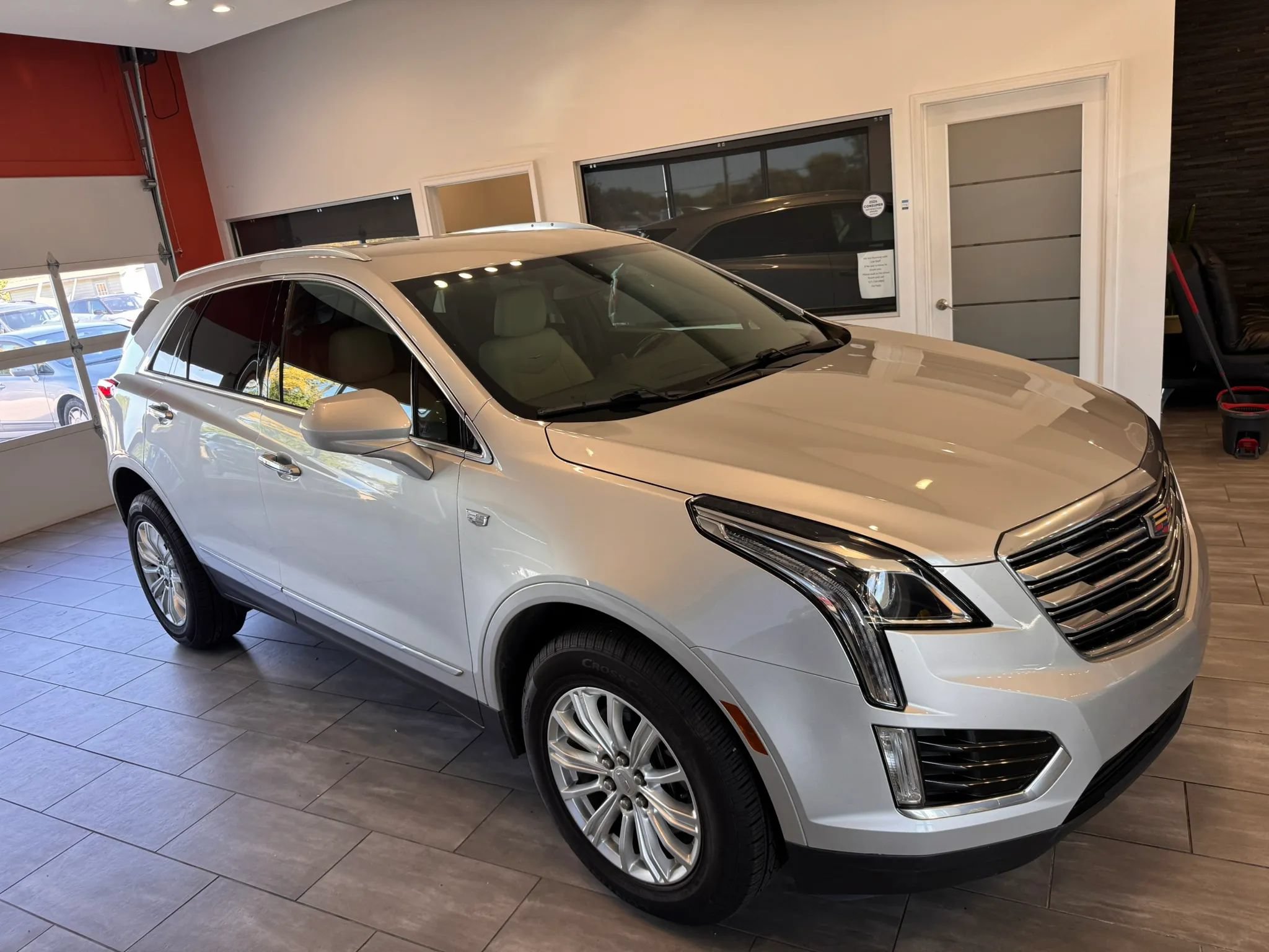 Used 2019 Cadillac XT5 FWD image 5
