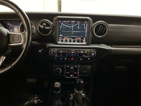 Used 2022 Jeep Wrangler Unlimited Sahara AWD/4WD image 15