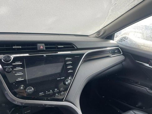 Used 2018 Toyota Camry XLE image 3