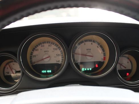 Used 2010 Dodge Challenger SE image 14