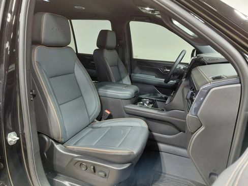 Used 2025 GMC Yukon AT4 w/ LPO, Floor Liner Package image 30