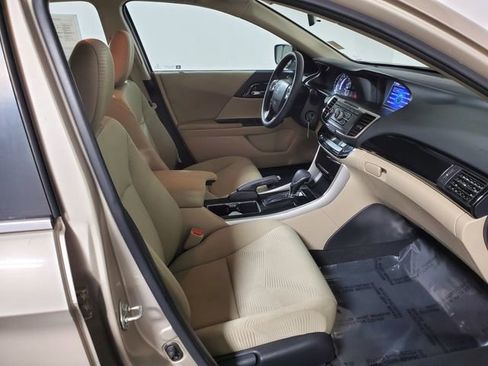 Used 2017 Honda Accord LX image 9