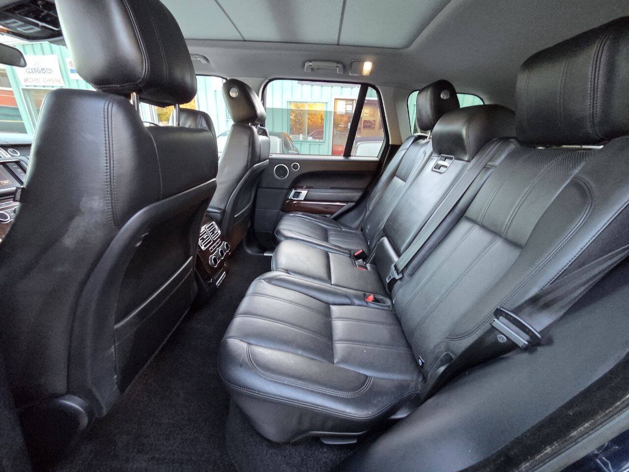 Used 2015 Land Rover Range Rover Supercharged AWD/4WD image 16