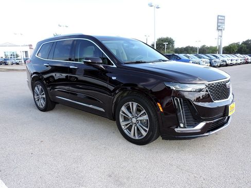 Used 2020 Cadillac XT6 Premium Luxury FWD image 3
