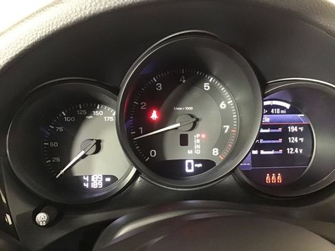 Certified 2026 Porsche Macan AWD/4WD image 32