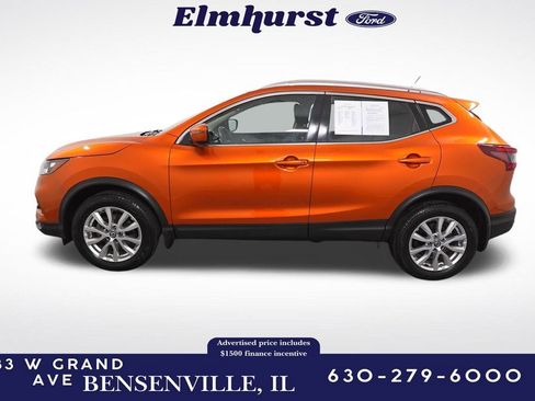 Used 2021 Nissan Rogue Sport SV image 2