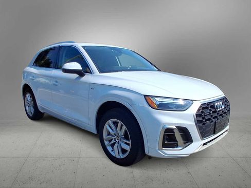 Certified 2023 Audi Q5 2.0T Premium w/ Convenience Package AWD/4WD image 2