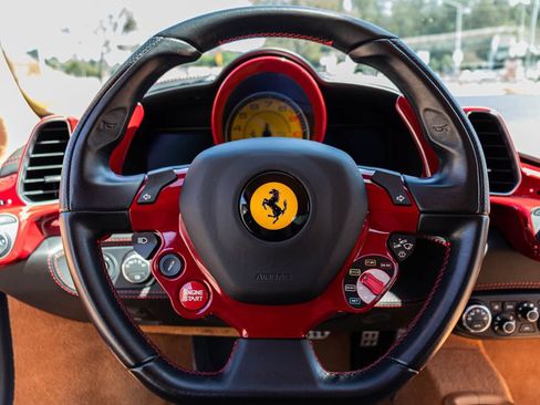 Used 2013 Ferrari 458 Italia Coupe RWD image 4