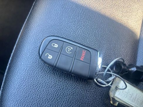 Used 2025 Jeep Compass Limited AWD/4WD image 21