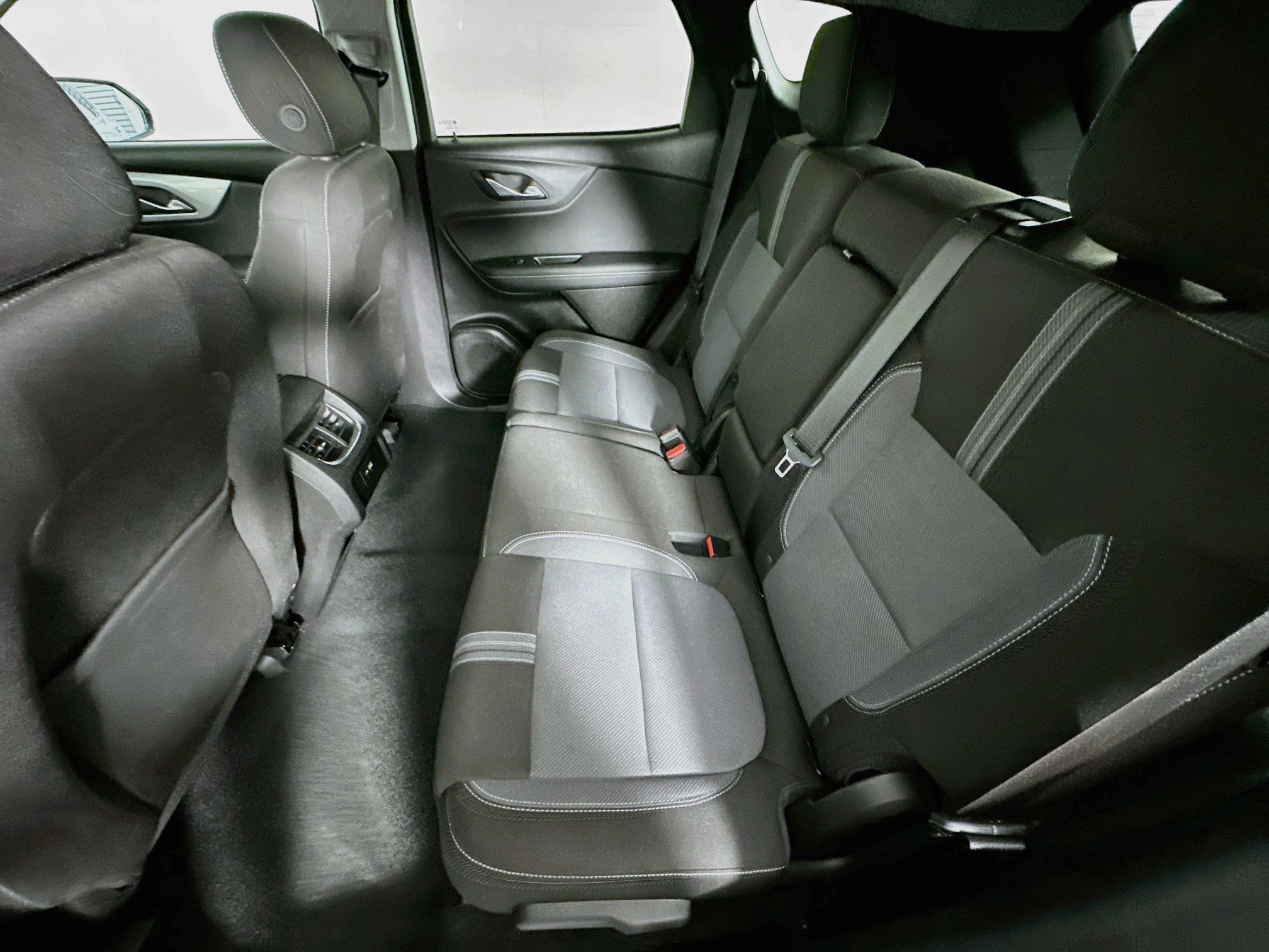 Used 2026 Chevrolet Blazer LT FWD image 28