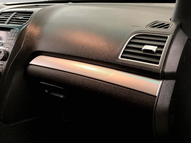 Used 2017 Ford Explorer XLT FWD image 16