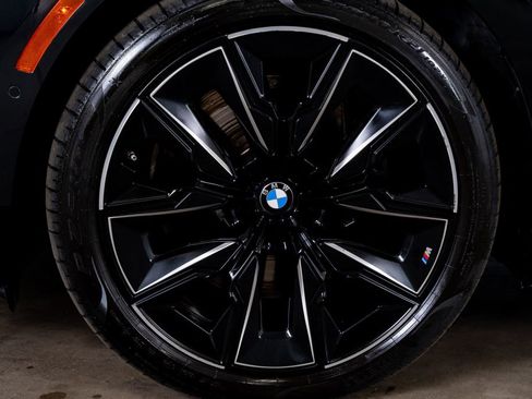 Used 2023 BMW 760i xDrive w/ Executive Package image 10