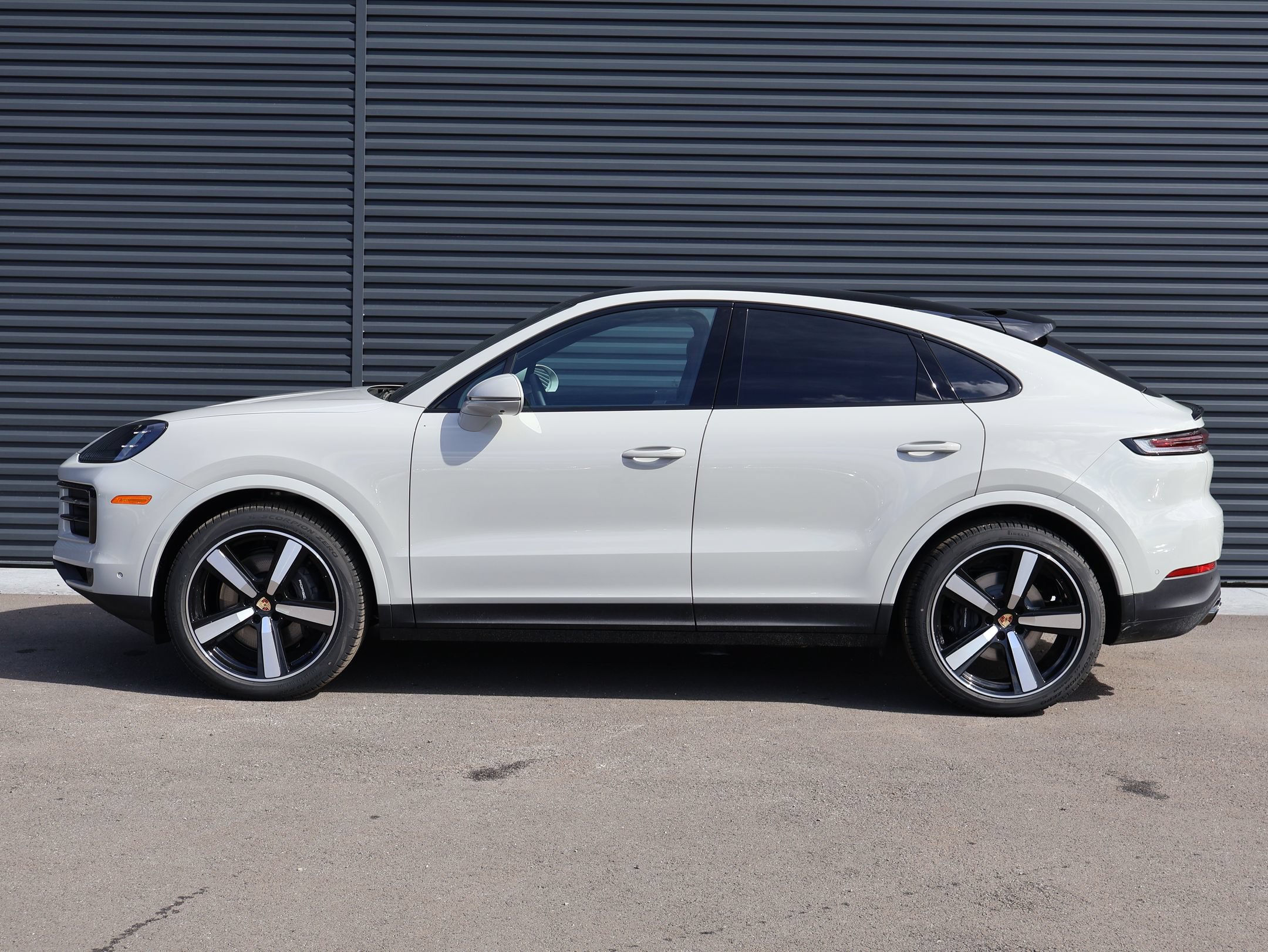 New 2026 Porsche Cayenne Coupe AWD/4WD image 2
