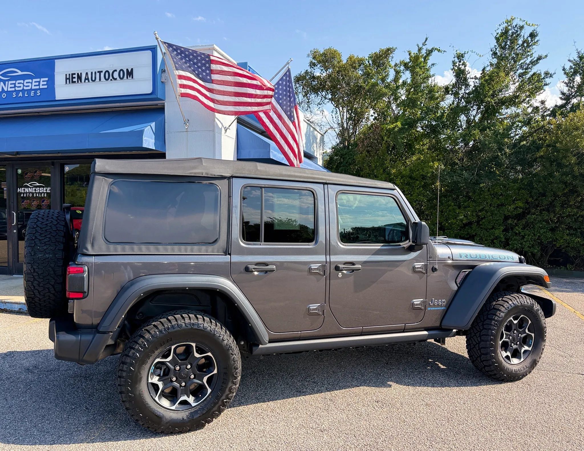 Used 2023 Jeep Wrangler Unlimited Rubicon 4xe w/ Cold Weather Group AWD/4WD image 10