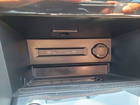 Certified 2025 Volkswagen Taos SE AWD/4WD image 26