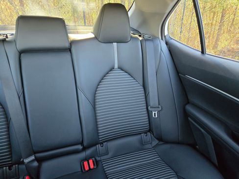 Used 2023 Toyota Camry SE image 32