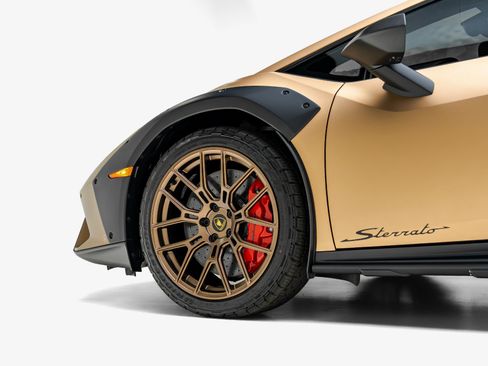Used 2024 Lamborghini Huracan Sterrato AWD/4WD image 40