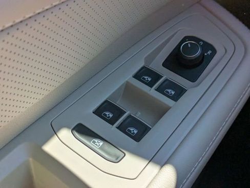 New 2026 Volkswagen Atlas SE image 27