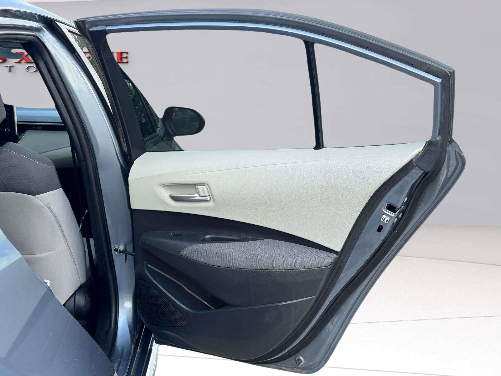 Used 2020 Toyota Corolla LE FWD image 34