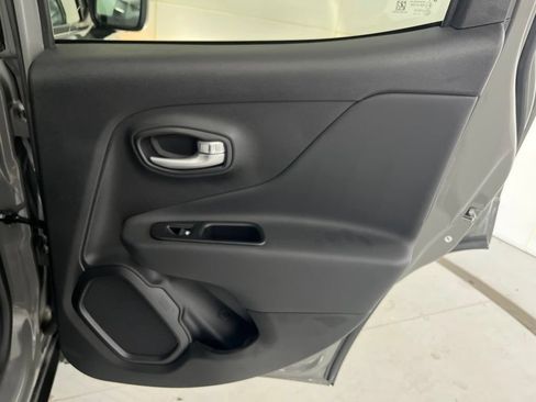 Used 2023 Jeep Renegade Latitude AWD/4WD image 27