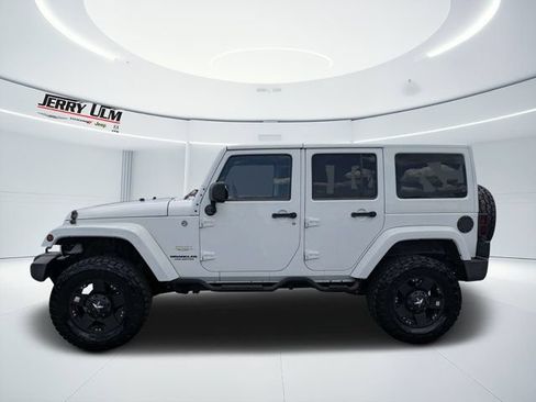 Used 2013 Jeep Wrangler Unlimited Sahara w/ Connectivity Group AWD/4WD image 7