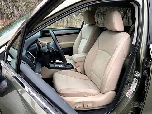 Used 2017 Subaru Outback 2.5i Premium AWD/4WD image 8