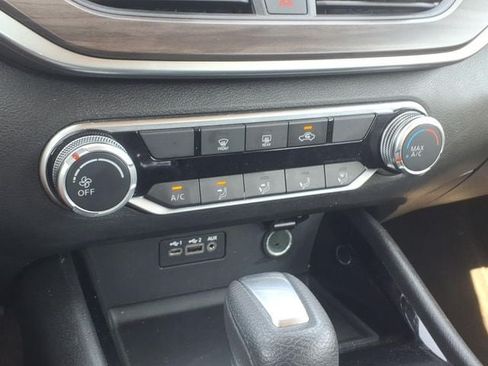 Used 2024 Nissan Altima 2.5 SV FWD image 18