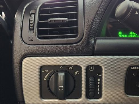 Used 2005 Ford Thunderbird image 20