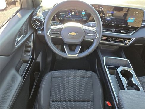 Used 2025 Chevrolet Equinox LT image 12