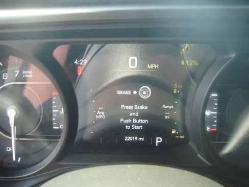 Used 2024 Jeep Wrangler Unlimited AWD/4WD image 12