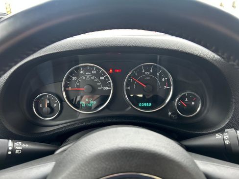 Used 2012 Jeep Wrangler Rubicon w/ PWR Convenience Group image 13