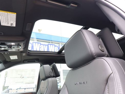 New 2026 GMC Yukon XL Denali w/ Denali Reserve Package AWD/4WD image 25