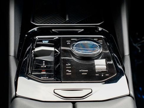 Used 2025 BMW i5 xDrive40 w/ Premium Package image 14