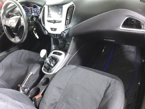 Used 2018 Chevrolet Cruze LS image 30