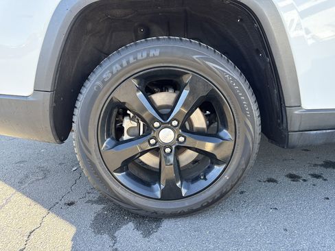 Used 2023 Jeep Grand Cherokee L Altitude image 39