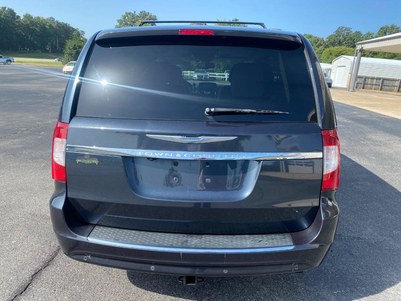 Used 2014 Chrysler Town & Country Touring-L w/ Driver Convenience Group FWD image 9