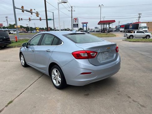 Used 2017 Chevrolet Cruze LT w/ Convenience Package FWD image 5